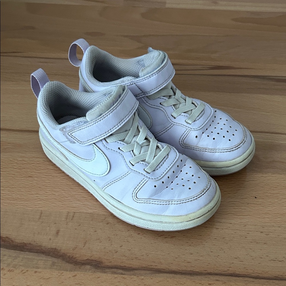 Nike Kids Sneakers in White and Lavender